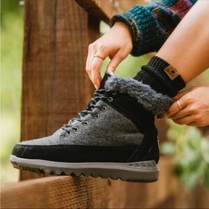 BEARPAW Women's Cheryl Boot Classic Suede Comfortable Winter Size 7